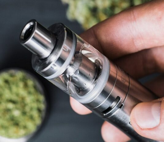 Shes A Vaping Pen Expert – She Knows All There Is To Know About Vaping Pens For Pleasure! Vaping Pen